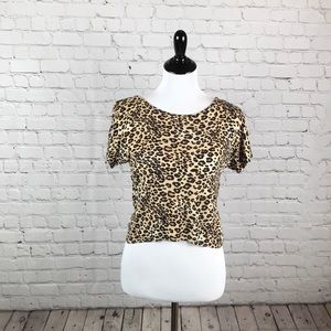 ⭐️Size XS leopard print crop w/cutout back⭐️